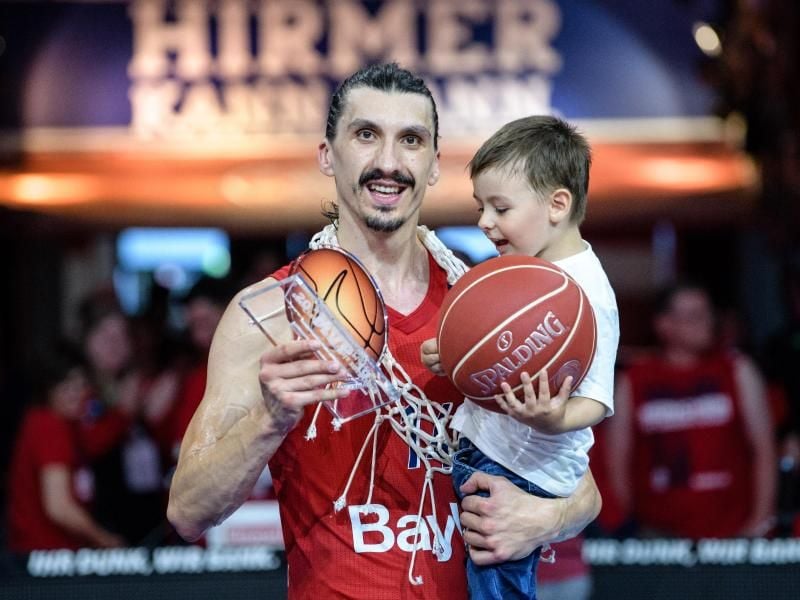 Hat bei den Bayern-Basketballern langfristig verlängert: Nihad Djedovic Foto: Matthias Balk