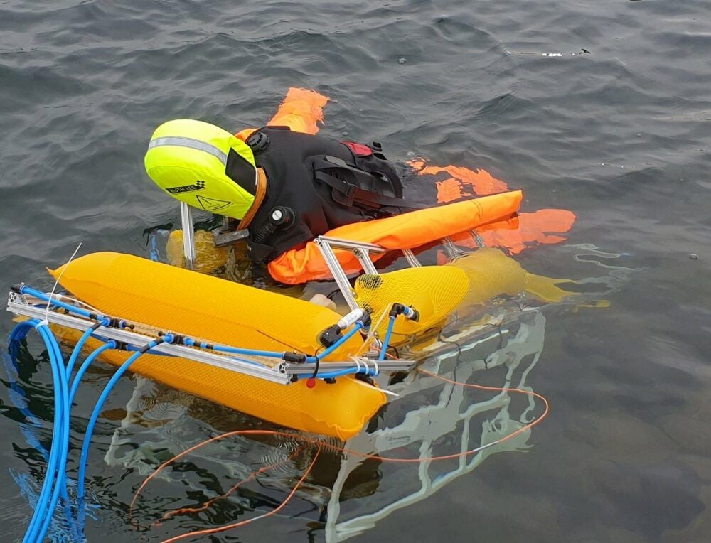 Zwei Propeller sorgen für schnellen Auftrieb zur Wasseroberfläche.