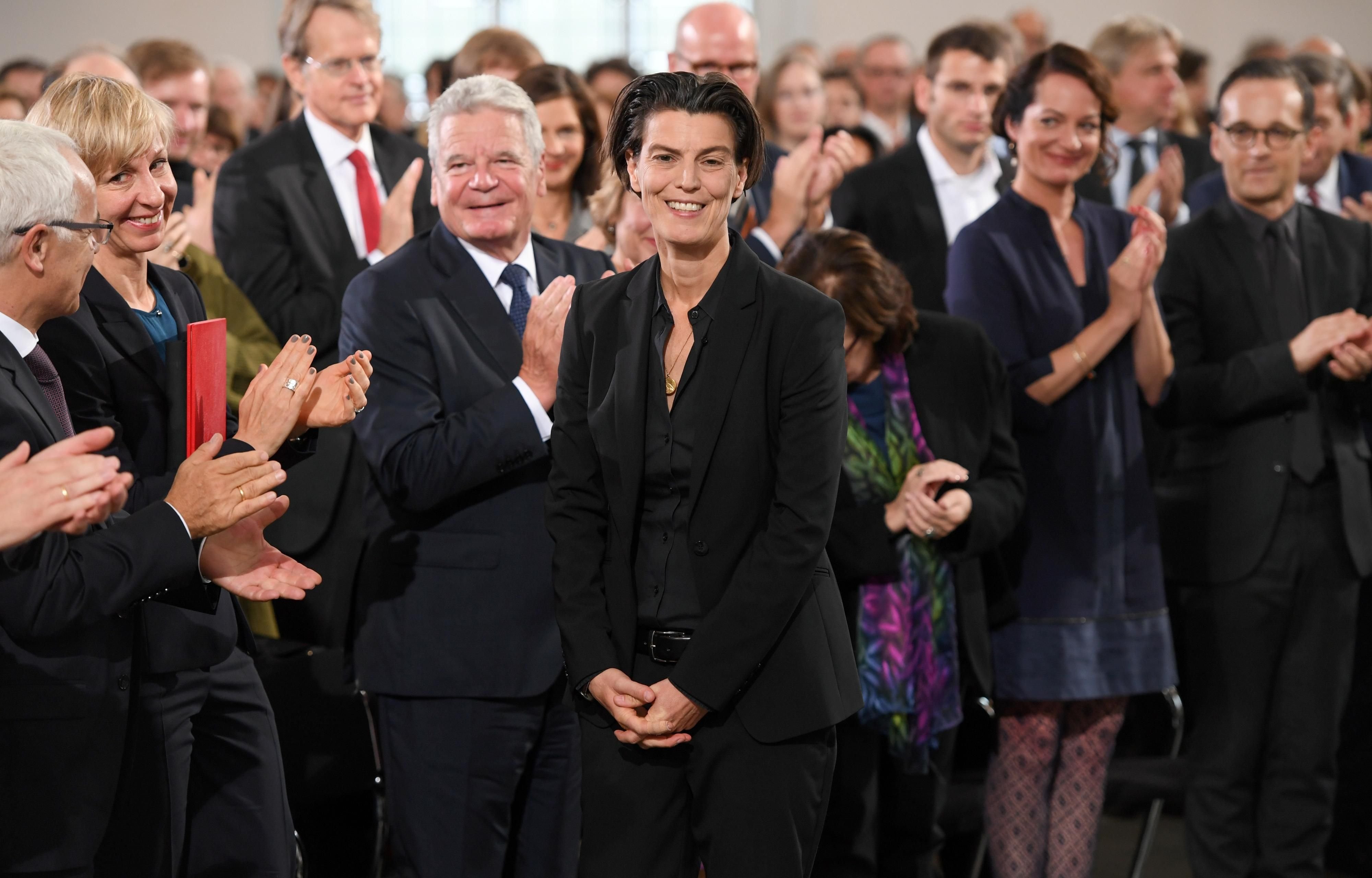 Carolin Emcke in der Frankfurter Paulskirche. Zu den Gratulanten zählte auch Bundespräsident Joachim Gauck.