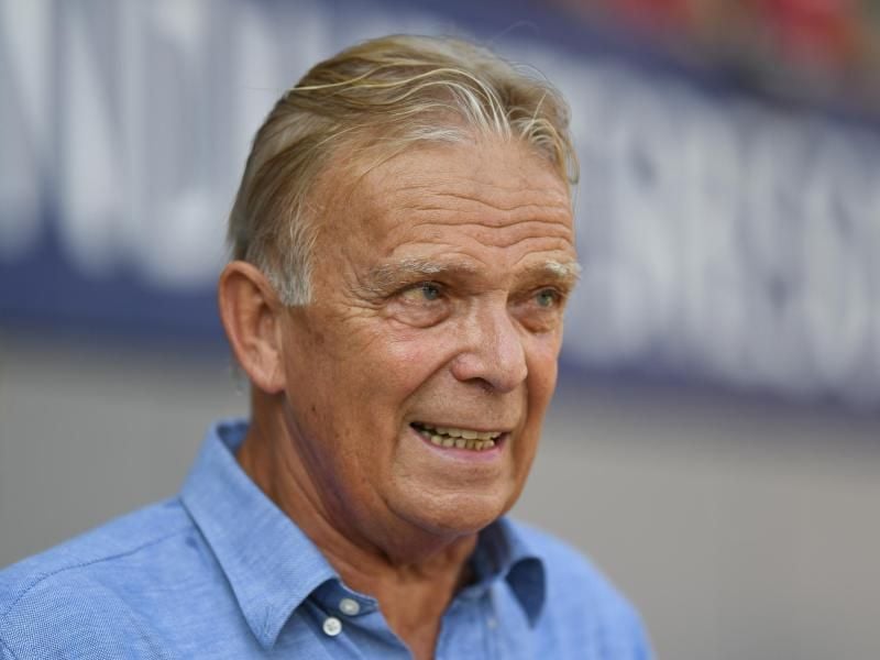 Glaubt an den Freiburger Ligaverbleib: Ex-Coach Volker Finke. Foto: Patrick Seeger/dpa
