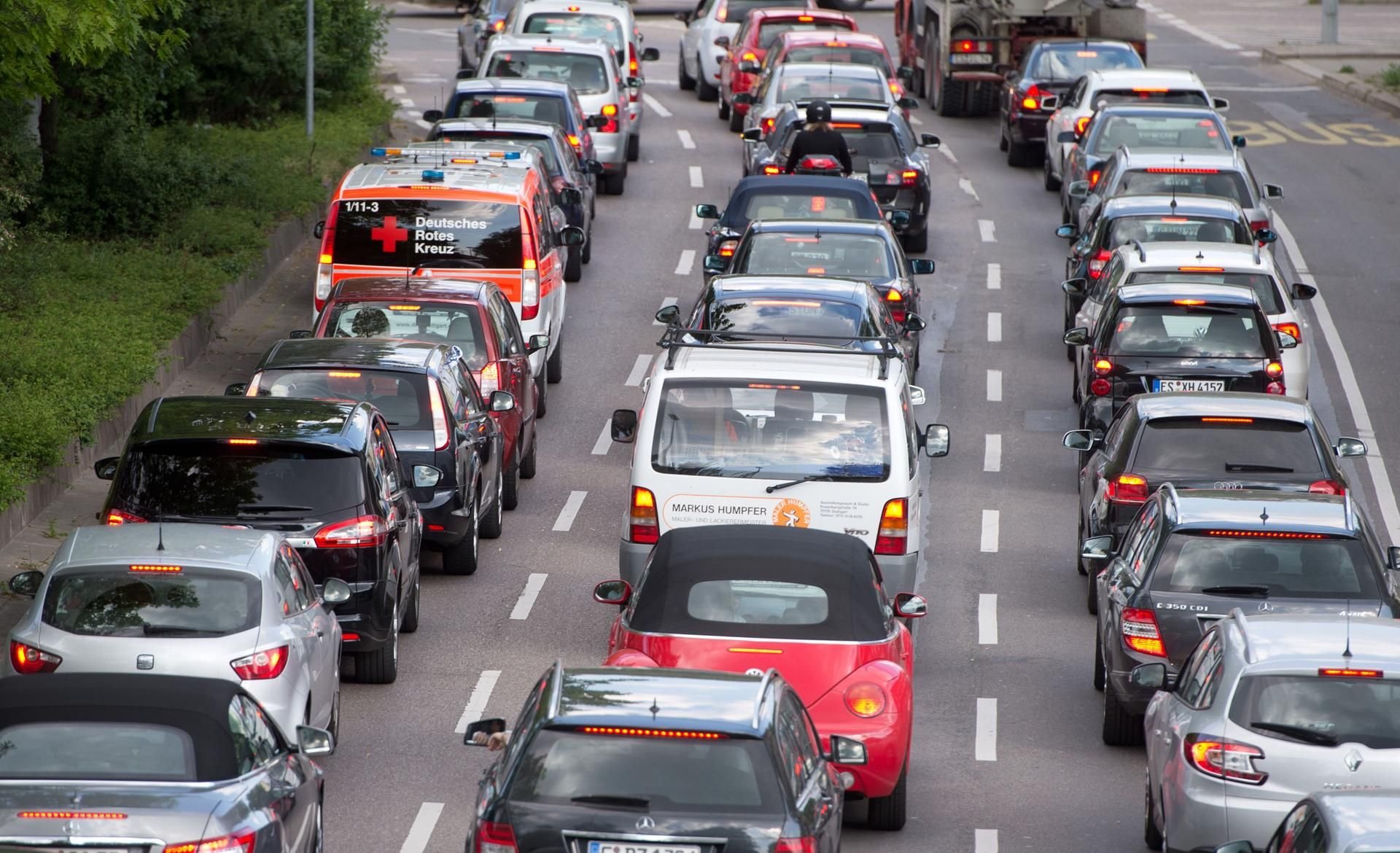 Die Diskussionen über ein mögliches Kartell der großen deutschen Autobauer reißen nicht ab – die Politik bleibt allerdings zurückhaltend. (Archivbild)