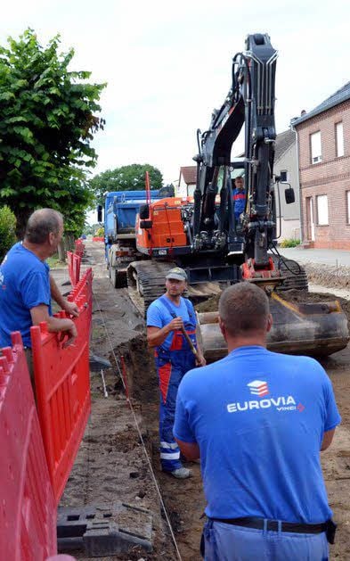 Die Schulstraße im Mühlanger erhält eine Regenentwässerung und neuen Fahrbahnbelag.