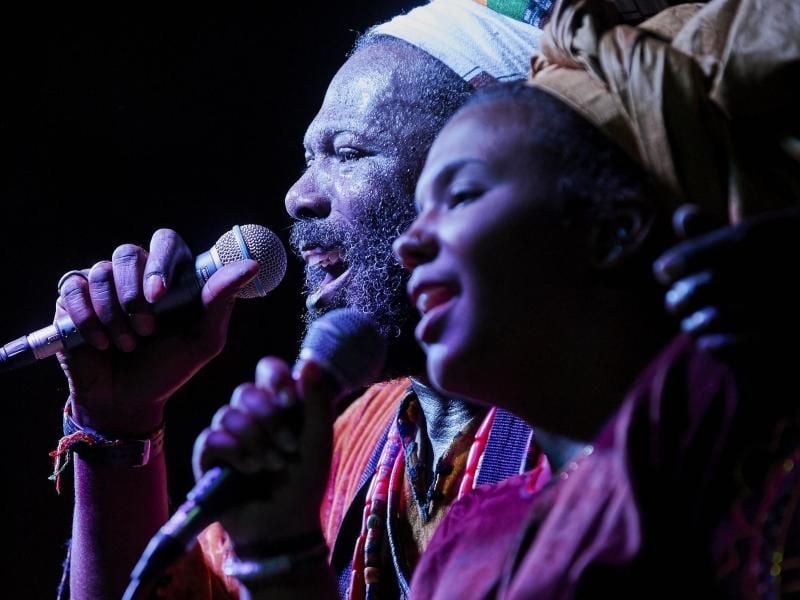 Ihre Stimmen harmonieren auf wunderbarste Weise: Baba & Djana Sissoko. Foto: Mauro Sini