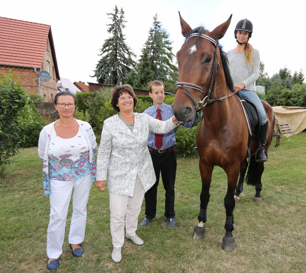 Freuen sich: Uta Reichelt, Politikerin Uda Heller, Sven Wyszkowski und Marie Winziers auf Rosenstolz