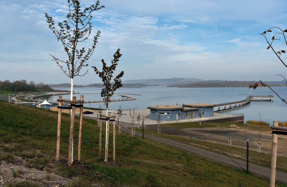 Blick auf den Geiseltalsee-Hafen Braunsbedra zum Saisonausklang 2017. Nächstes Jahr soll es hier nicht mehr so ruhig zugehen.