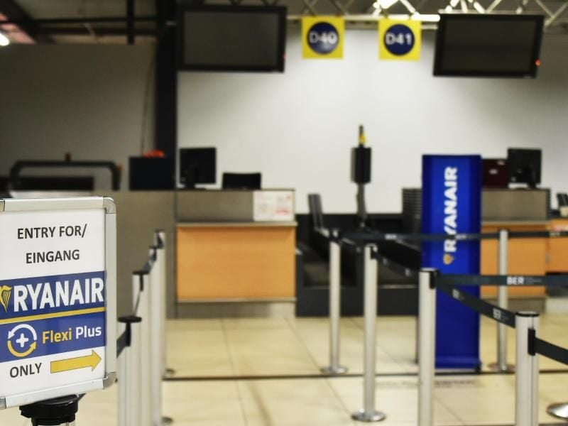 Das Gate von Ryanair ist auf dem Flughafen Schönefeld leer. Beim irischen Billigflieger Ryanair hat der bislang härteste Pilotenstreik in der Geschichte des Unternehmens begonnen. Foto: Bernd Settnik
