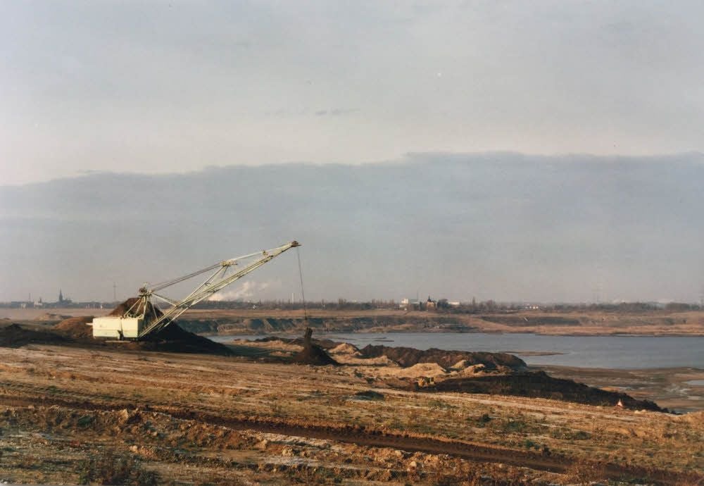 Kaum wiederzuerkennen: So sah die Goitzsche vor rund 25 Jahren aus. Heute heißt es Baden statt Bergbau.