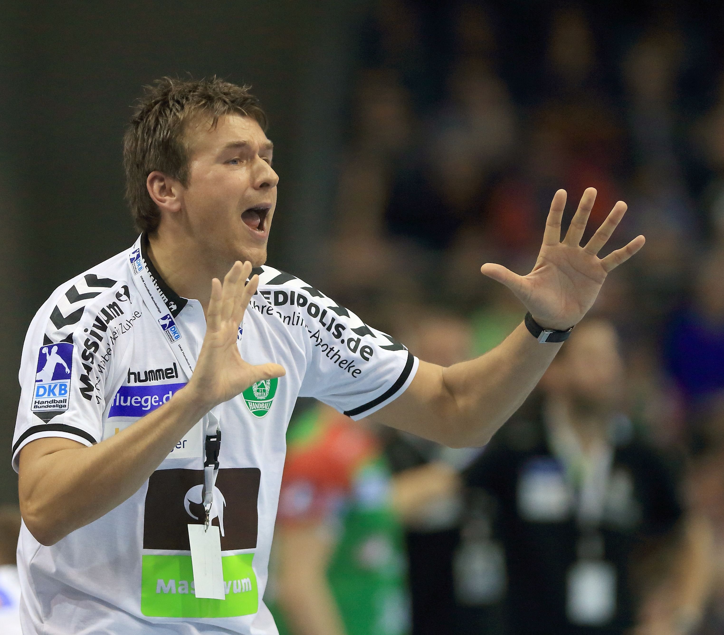 Der Leipziger Trainer Christian Prokop am Spielfeldrand.