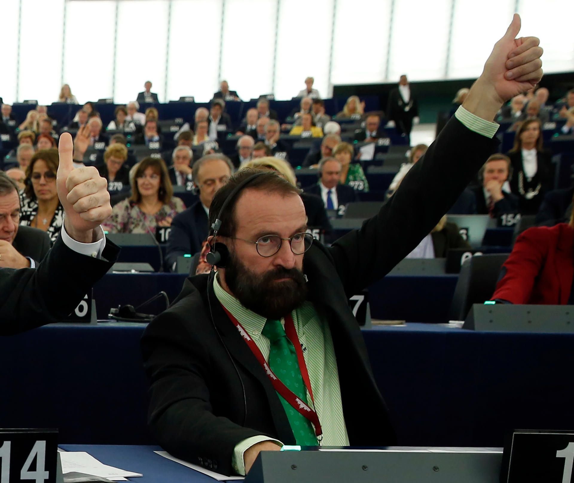 Der ungarische Politiker Jozsef Szajer hat seine Teilnahme an der illegalen Sex-Party eingeräumt.