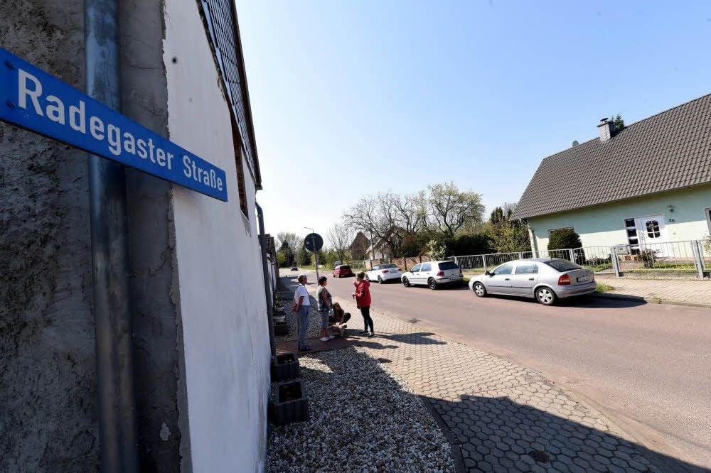Ein Bild aus trockenen Tagen. Doch wenn es sehr stark regnet, steht schnell das Wasser in der Radegaster Straße.