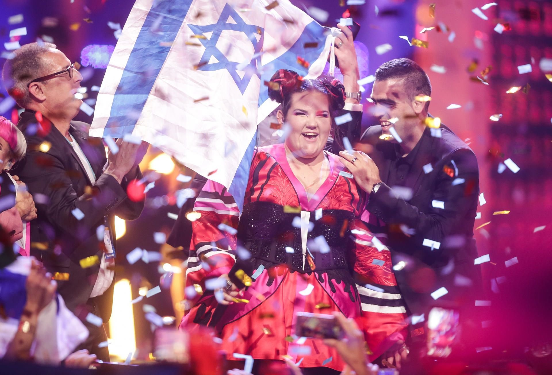 Die Sängerin Netta aus Israel freut sich beim Finale des 63. Eurovision Song Contest über ihren Sieg.