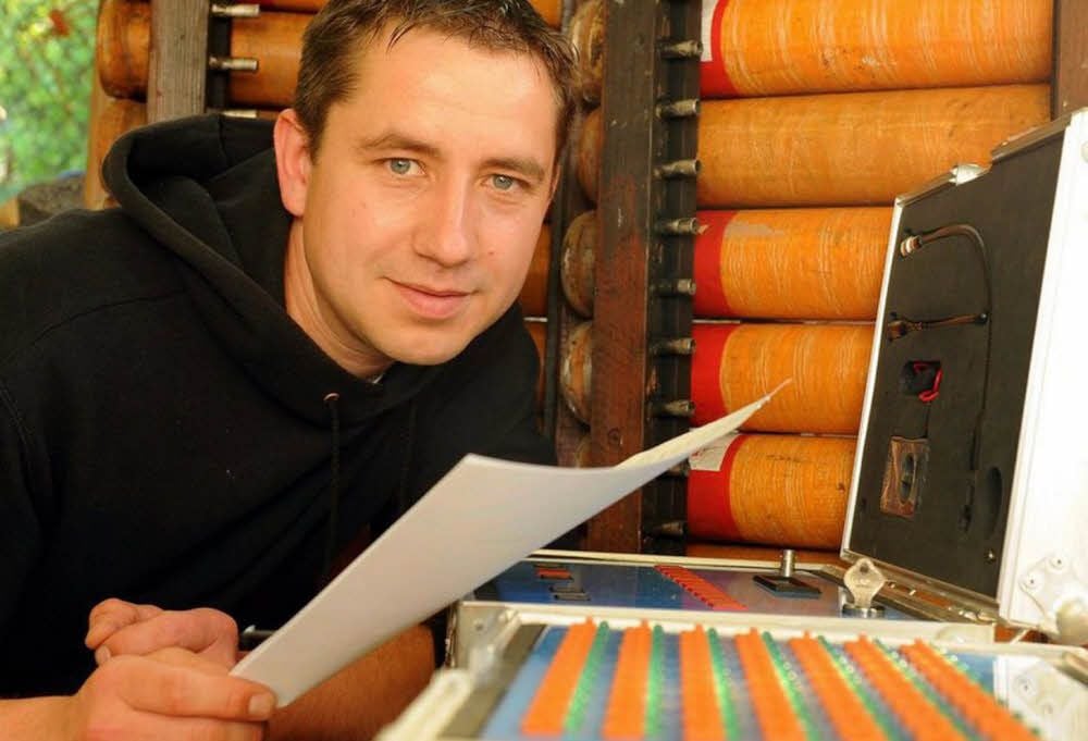 Beim Zusammenstellen seiner Feuerwerke nutzt Mark Schmidt auch Computertechnik.