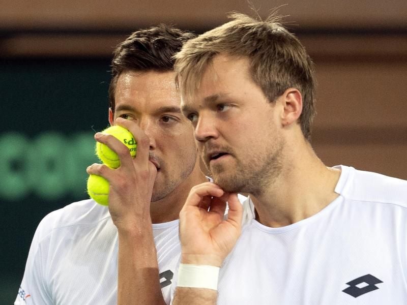 Andreas Mies (l) und Kevin Krawietz wollen ihren Vorjahres-Coup wiederholen und erneut die French Open im Doppel gewinnen. Foto: Federico Gambarini/dpa
