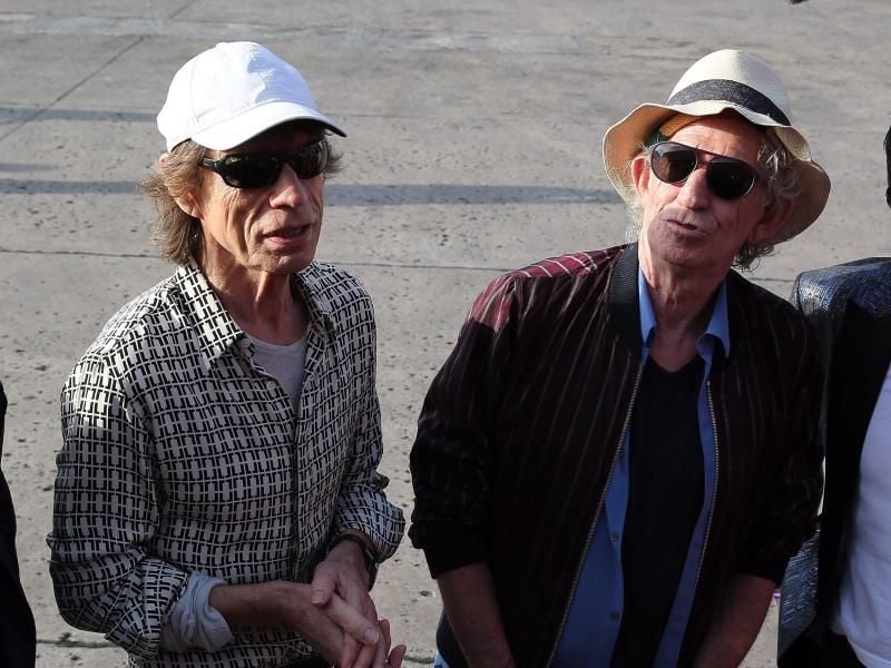 Keith Richards (r) hat seinen Scherz bereut und Mick Jagger um Verzeihung gebeten. Foto: Alejandro Ernesto/EFE