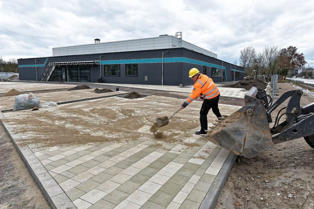 Fast fertig: das „Sportbad Dessau“.