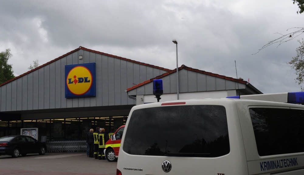 Beim Überfall des Lidl in der Mansfelder Klausstraße im Mai (Foto), war auch die Kriminaltechnik vor Ort.