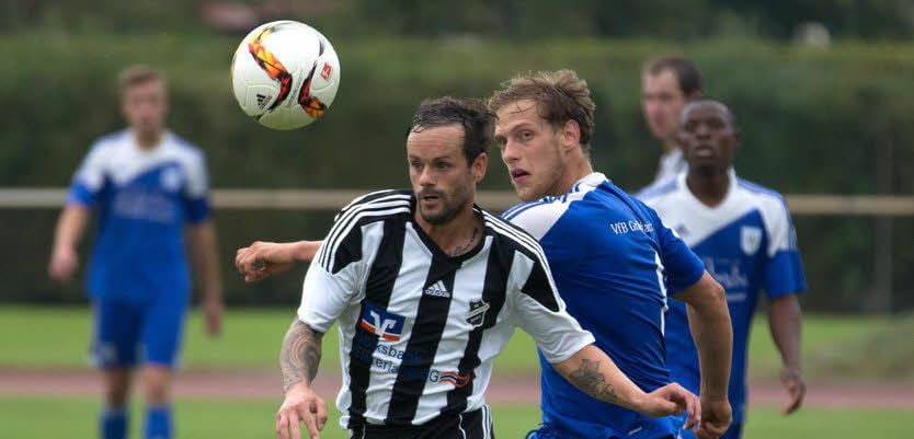 Jessen verliert das Derby gegen Gräfenhainichen (in Blau) mit 2:3.