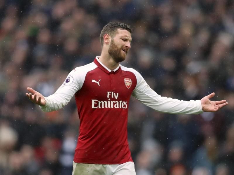 FC Arsenals Shkodran Mustafi droht wieder eine Strafe wegen des „Doppeladlers”. Foto: Johan Walton/AP