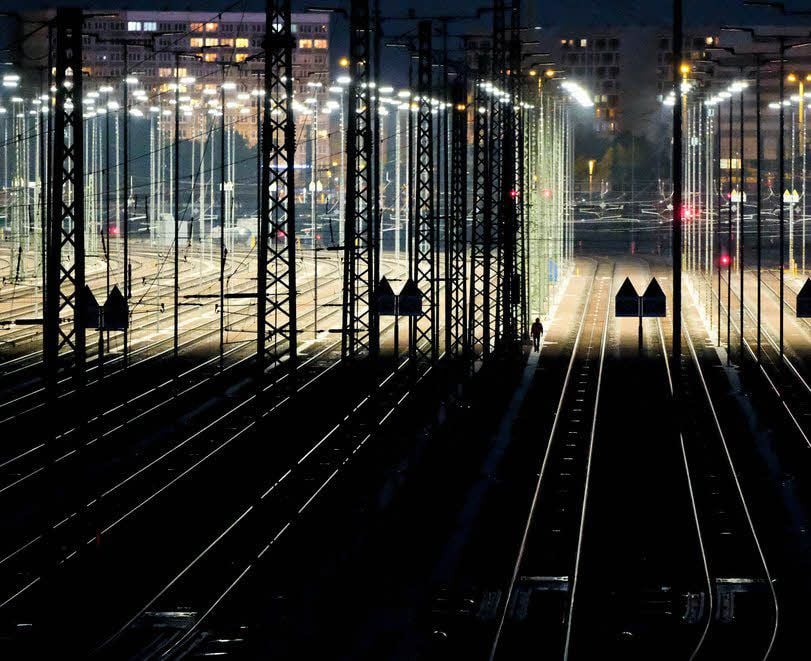 Beim schrittweisen Einschalten der Beleuchtungsanlage ist gut zu erkennen, wie wirkungsvoll die LED arbeiten - und wie wenig sie in das Umfeld abstrahlen.