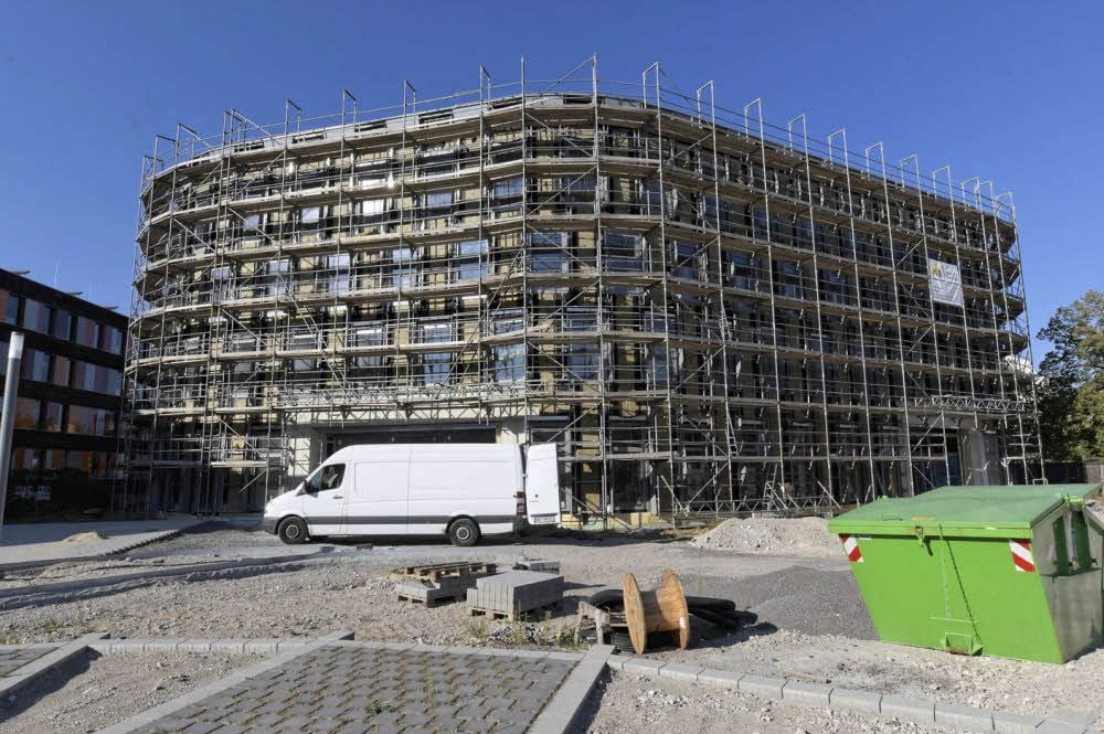 Im Frühjahr waren die Arbeiten an der Fassade abgebrochen worden.