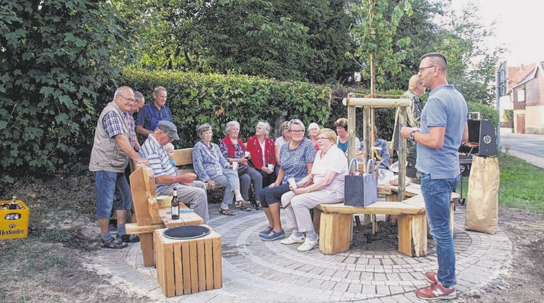 Eine neue Bank lädt in Allrode zum Verweilen ein.