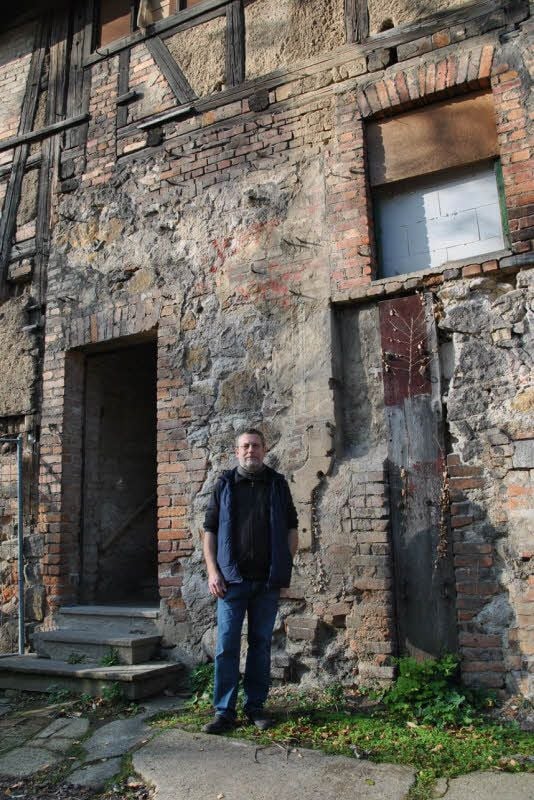 Henryk Löhr gehört zum Verein, der die Schwemme-Brauerei vor dem Verfall rettet.