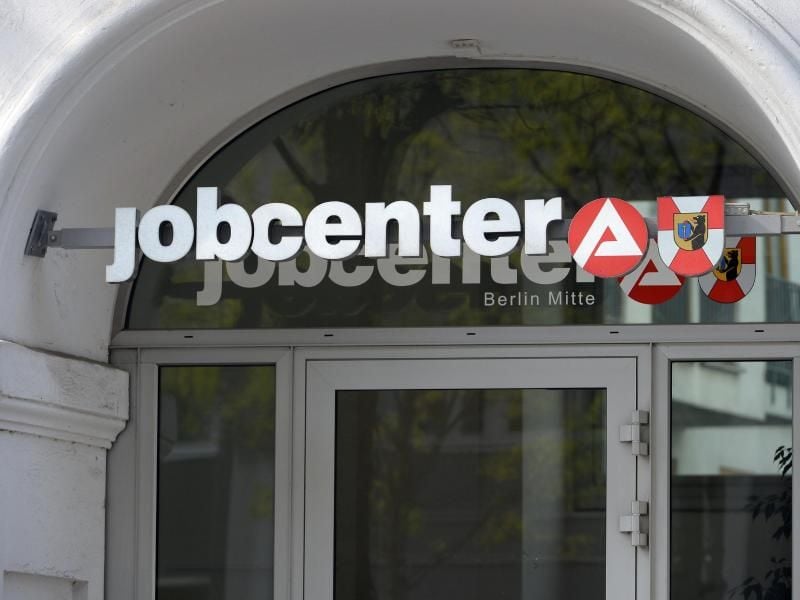 Das Jobcenter darf eine Fahrtkostenpauschale nicht als Einkommen anrechnen. So urteilte das Sozialgericht Dortmund. Foto: Paul Zinken/dpa