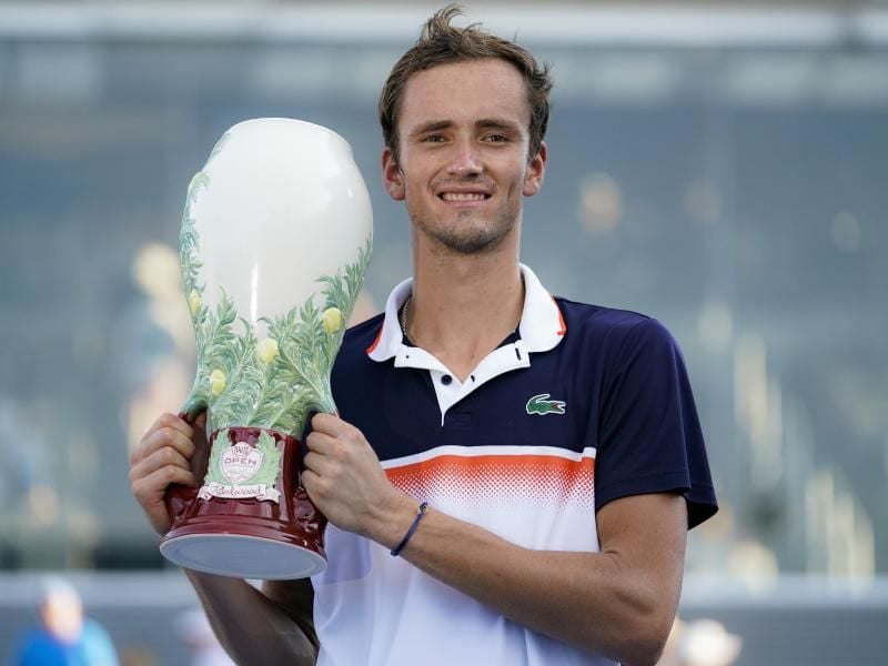 Daniil Medwedew ist stolz auf seine erste Masters-Trophäe. Foto: John Minchillo/AP
