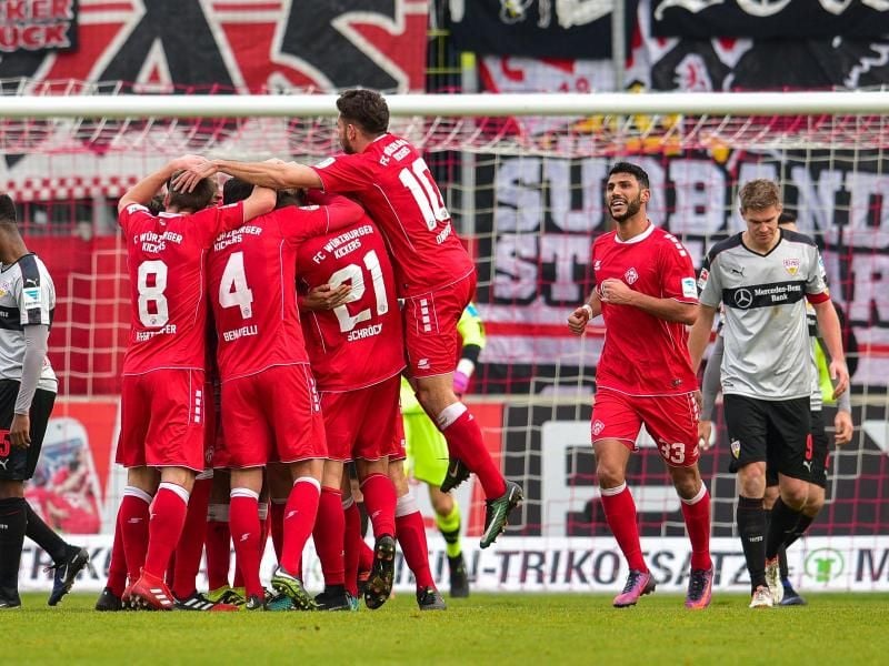 Die Würzburger Kickers besiegten den VfB Stuttgart klar mit 3:0. Foto: Nicolas Armer
