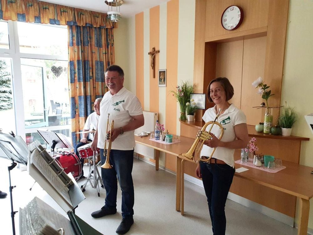 Die Jessener „Elbaue Musikanten“ hatten viel Spaß bei ihrem Auftritt im Augustinuswerk in Bad Schmiedeberg.