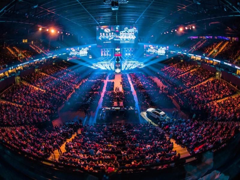 Volle Ränge wie hier bei der ESL One Hamburg wird es beim online-Turnier wohl nicht geben. Foto: ESL/McDonald's Deutschland/obs