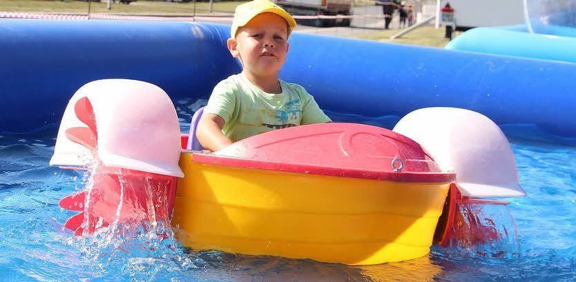 Wasserspaß beim Kinderfest im Rottleberöder Knauf-Werk