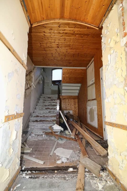 Vieles in der alten Klinik ist zerstört.