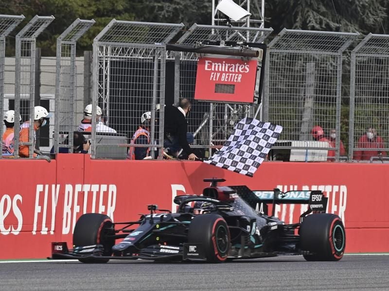 Lewis Hamilton hat auch den Großen Preis in Imola gewonnen. Foto: Miguel Medina/AFP Pool/AP/dpa