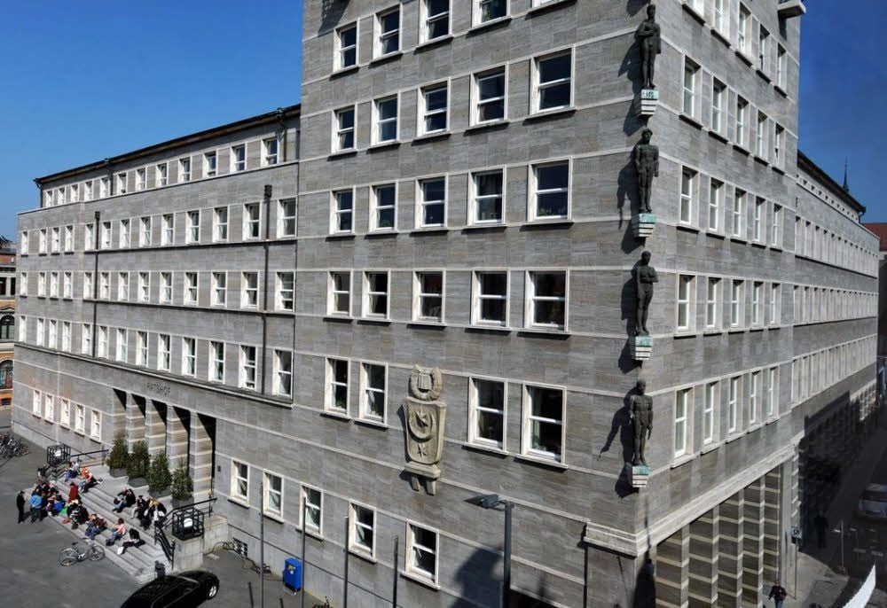 In einem Brief fordert das Landesverwaltungsamt die Stadt Halle auf, mehr Geld zu sparen.