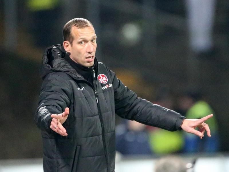 Musste in Darmstadt ins Krankenhaus gebracht werden: FCK-Trainer Jeff Strasser. Foto: Thomas Frey