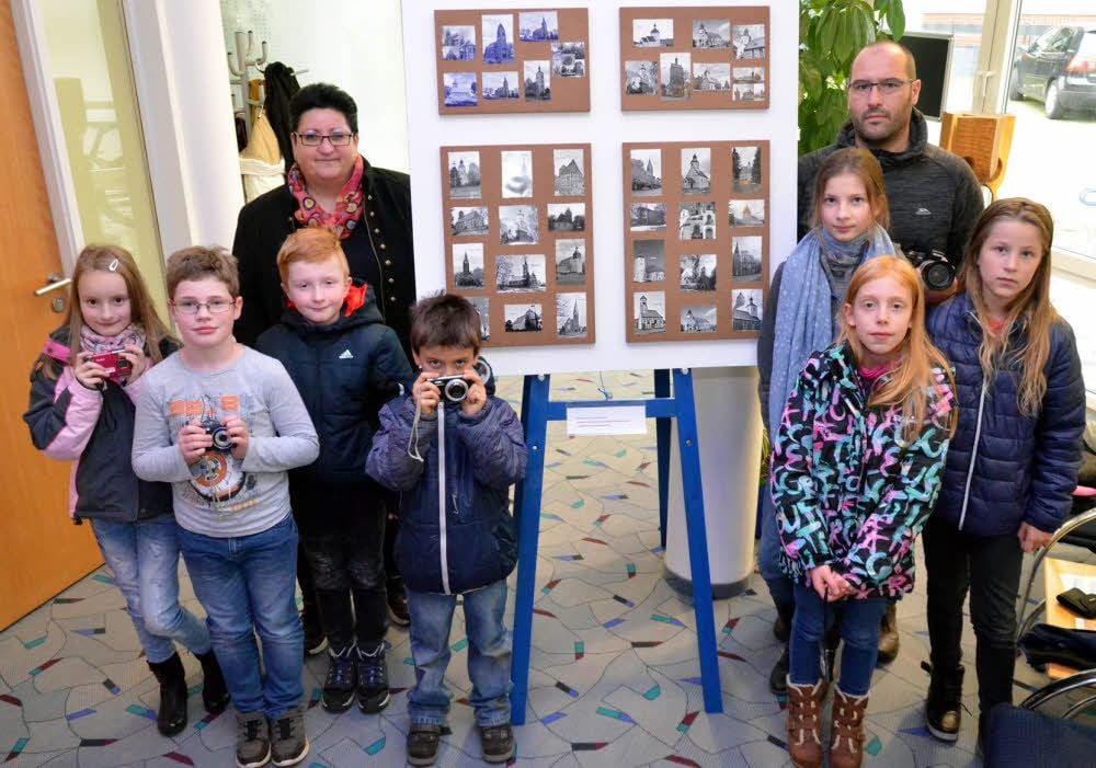 Die Fotoarbeiten der Holzdorfer Grundschüler sind noch bis Anfang Dezember in der Jessener Volksbank zu sehen.
