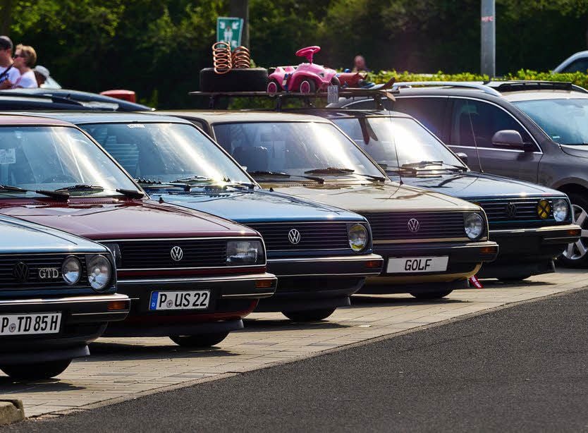 Viele VW reihten sich am Sonntag auf dem Kaufland-Parkplatz aneinander.