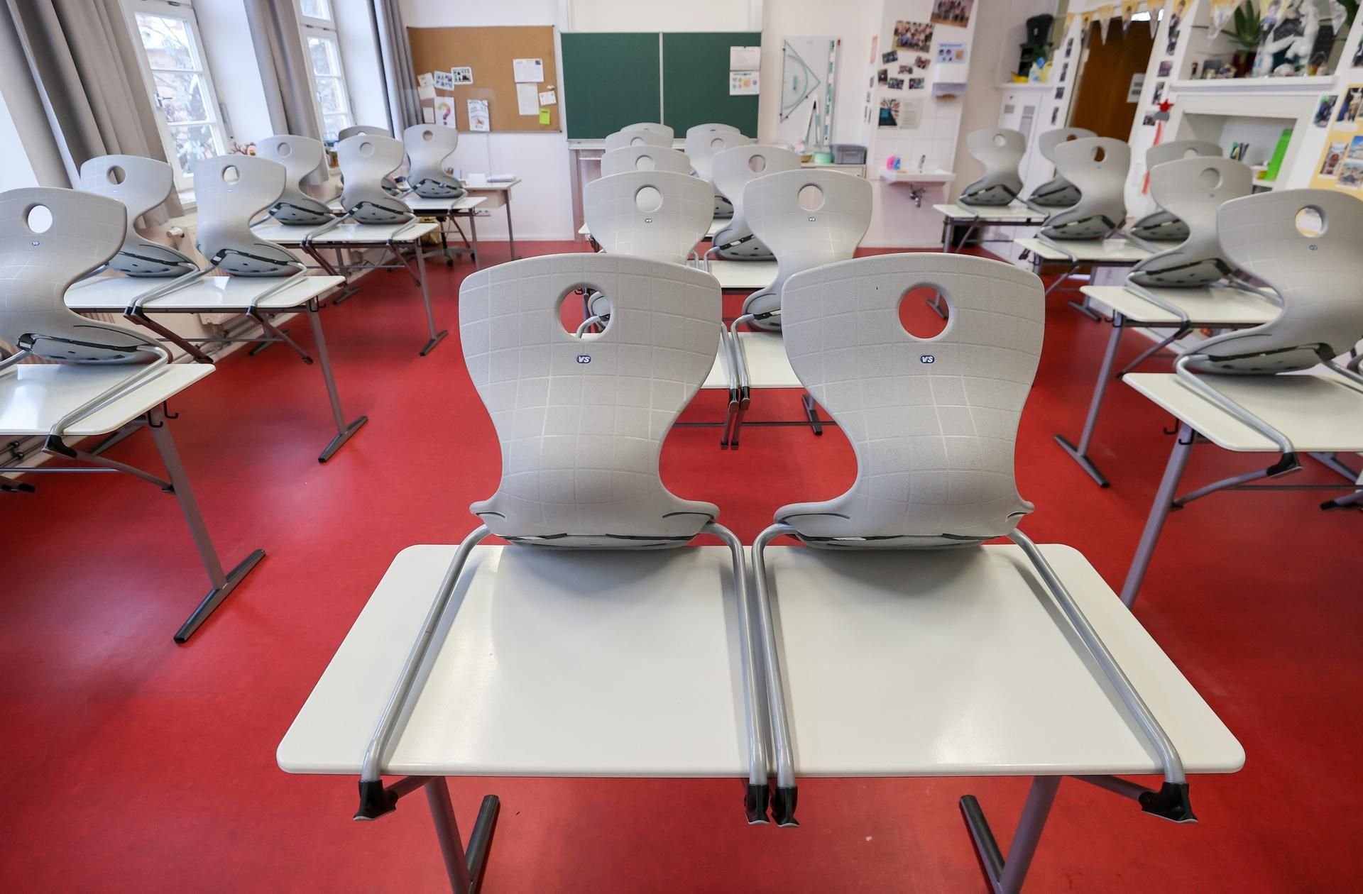 Ein leeres Klassenzimmer in Leipzig (Symbolbild)