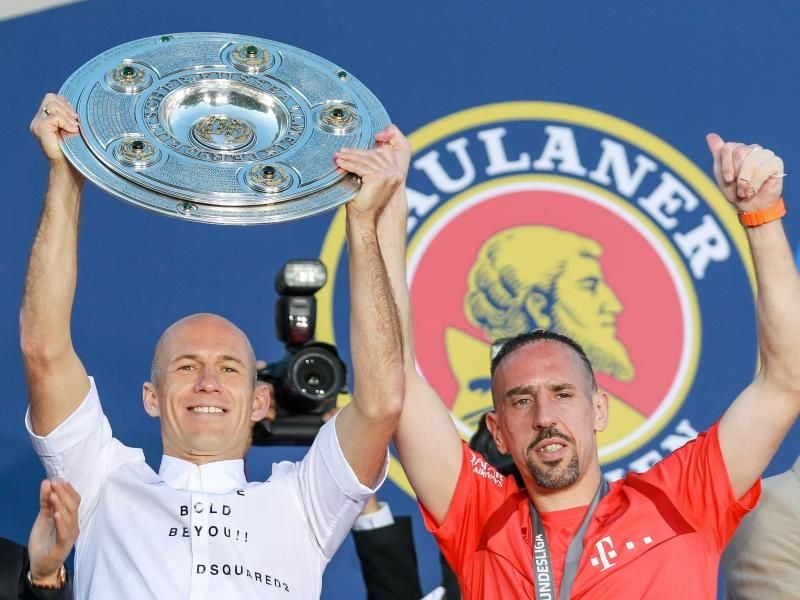 Arjen Robben (l) und Franck Ribéry feiern am Nockerberg die Meisterschaft. Foto: Marco Donato/FC Bayern München