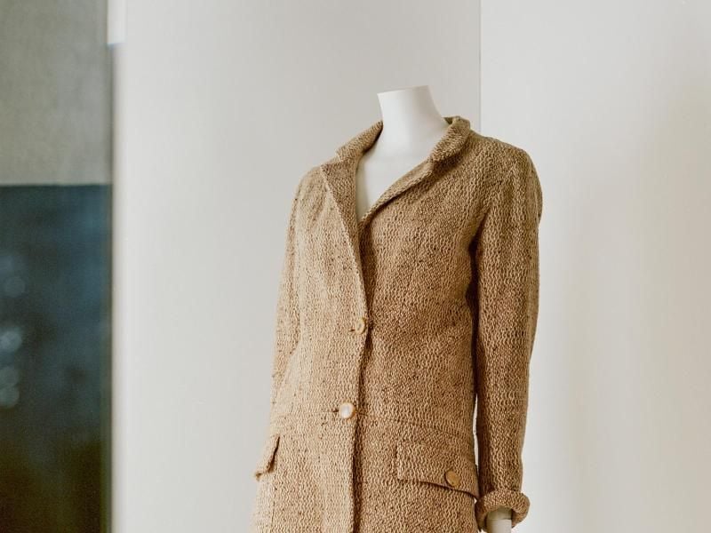 Ein Woll-Tweed-Kostüm von Chanel, entworfen zwischen den Jahren 1927 und 1929. Foto: Julien T. Hamon/-/dpa