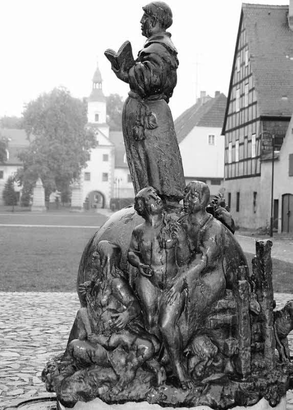 Die Annaburger haben dem Weltuntergang zum Trotz Stifel ein Denkmal gesetzt.