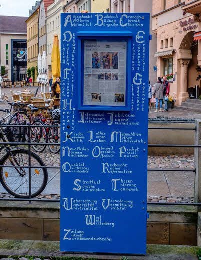 Auch die MZ ist mit einer Tür in der Ausstellung vertreten.