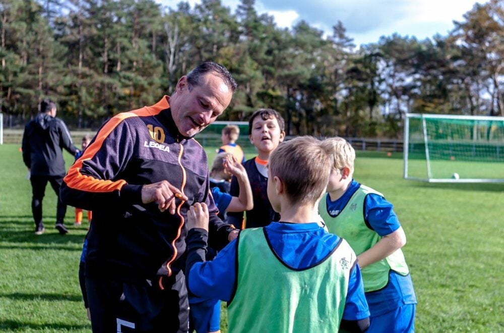 Ex-Profi Armin Eck kümmert sich heute mit seiner Fußballschule um den kickenden Nachwuchs.