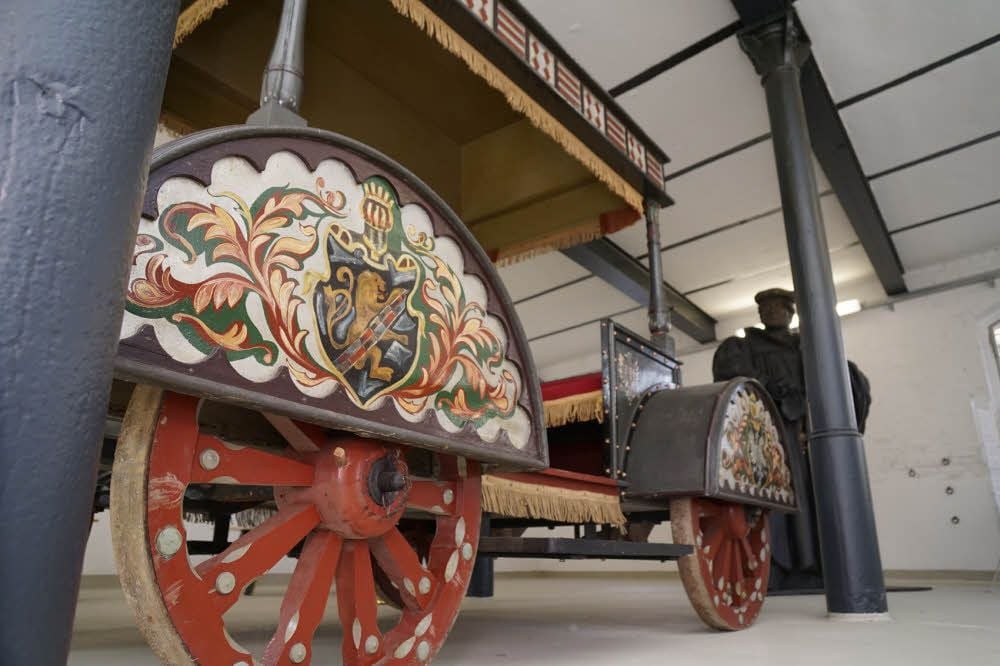 Die Lutherkutsche soll dem originalen Wagen nachempfunden sein, mit dem Martin Luther 1546 seine letzte Reise unternommen hat.