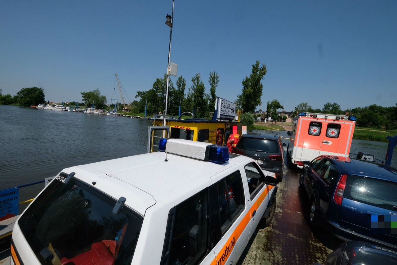 In Brachwitz ist ein Auto von der Fähre gerollt und in der Saale versunken.