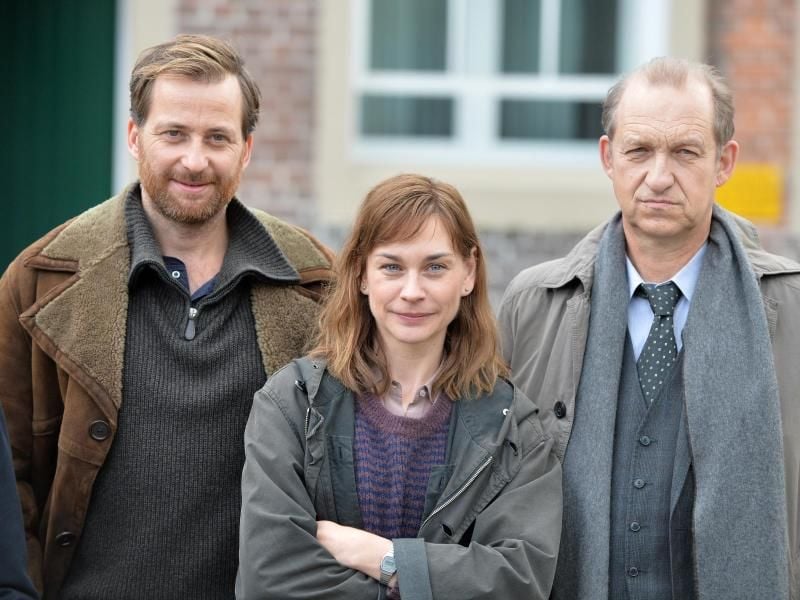 Die Schauspieler Christian Erdmann (l-r), Christiane Paul und Peter Heinrich Brix in Norden. Foto: Carmen Jaspersen