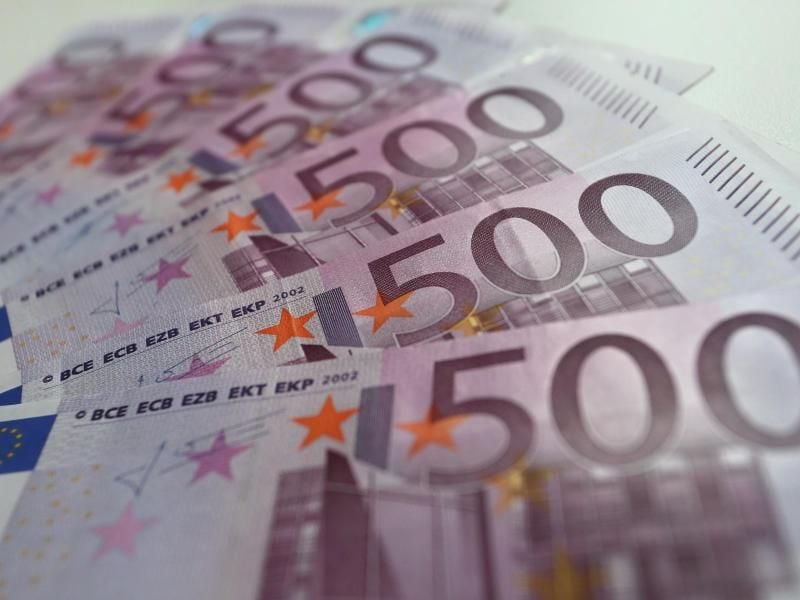 Die Deutsche Bundesbank und die Österreichische Nationalbank haben den lilafarbenen Schein letztmals am 26. April 2019 herausgegeben. Foto: Karl-Josef Hildenbrand/dpa