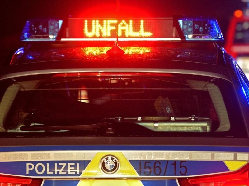 Polizei Blaulicht bei Unfallaufnahme. Foto: Stefan Puchner/dpa/Symbolbild