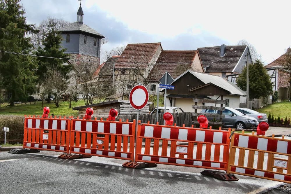 Die Breitensteiner Hauptstraße ist wegen eines Hohlraums im Untergrund gesperrt.